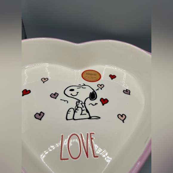 Rae Dunn Peanuts Snoopy LOVE Heart Shaped Valentine Baking Dish NEW - Picture 3 of 4